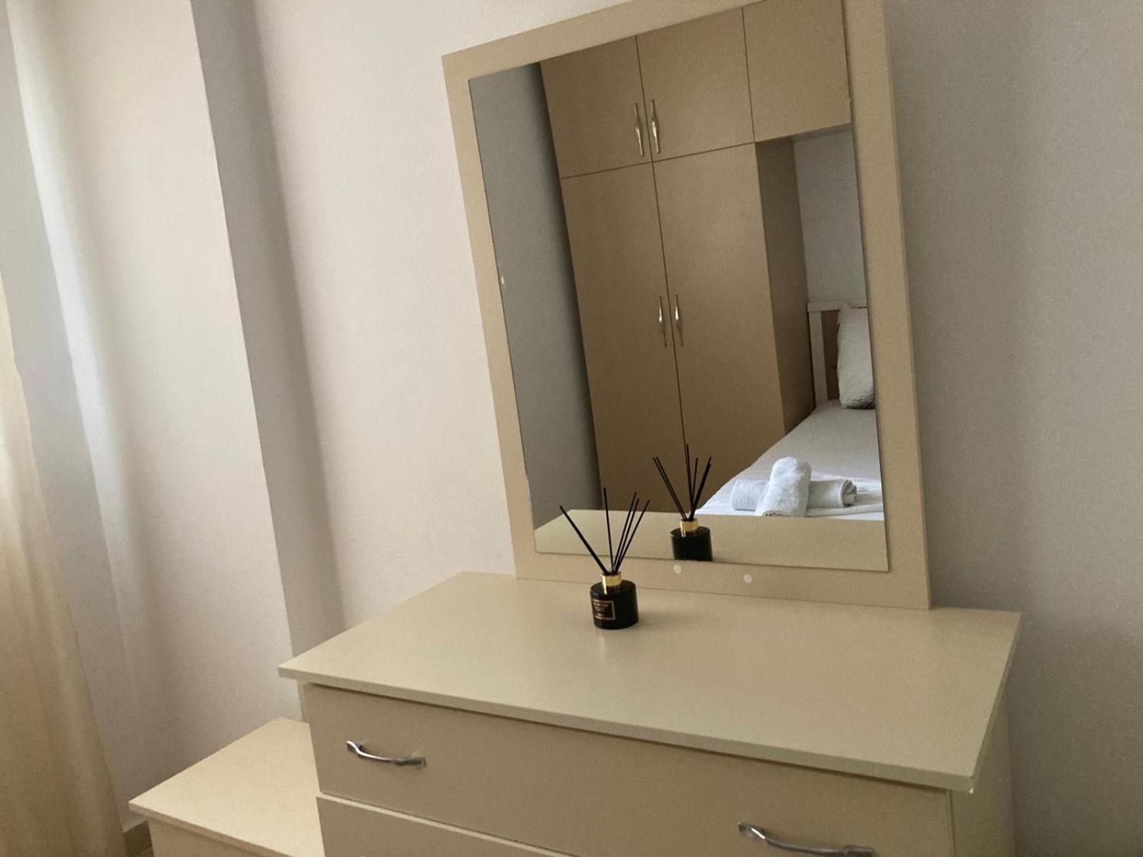 Hergi Apartament Vlora Kültér fotó